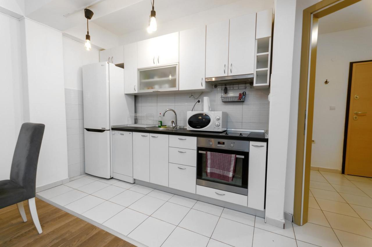 One Bedroom Apartment With Private Parking Skopie Exterior foto