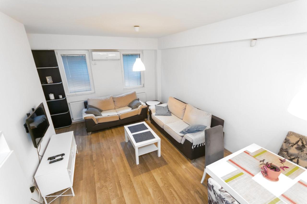 One Bedroom Apartment With Private Parking Skopie Exterior foto