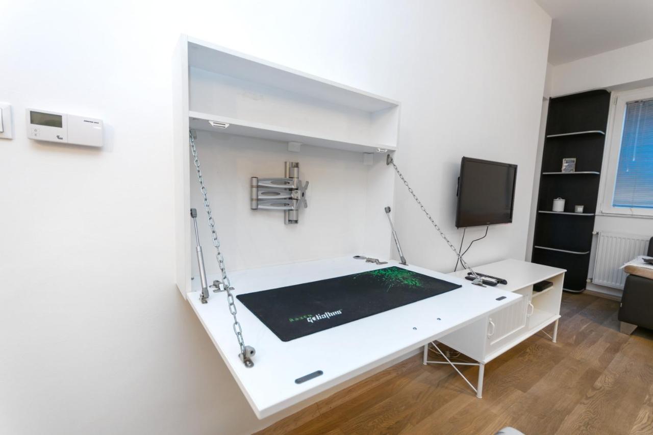 One Bedroom Apartment With Private Parking Skopie Exterior foto