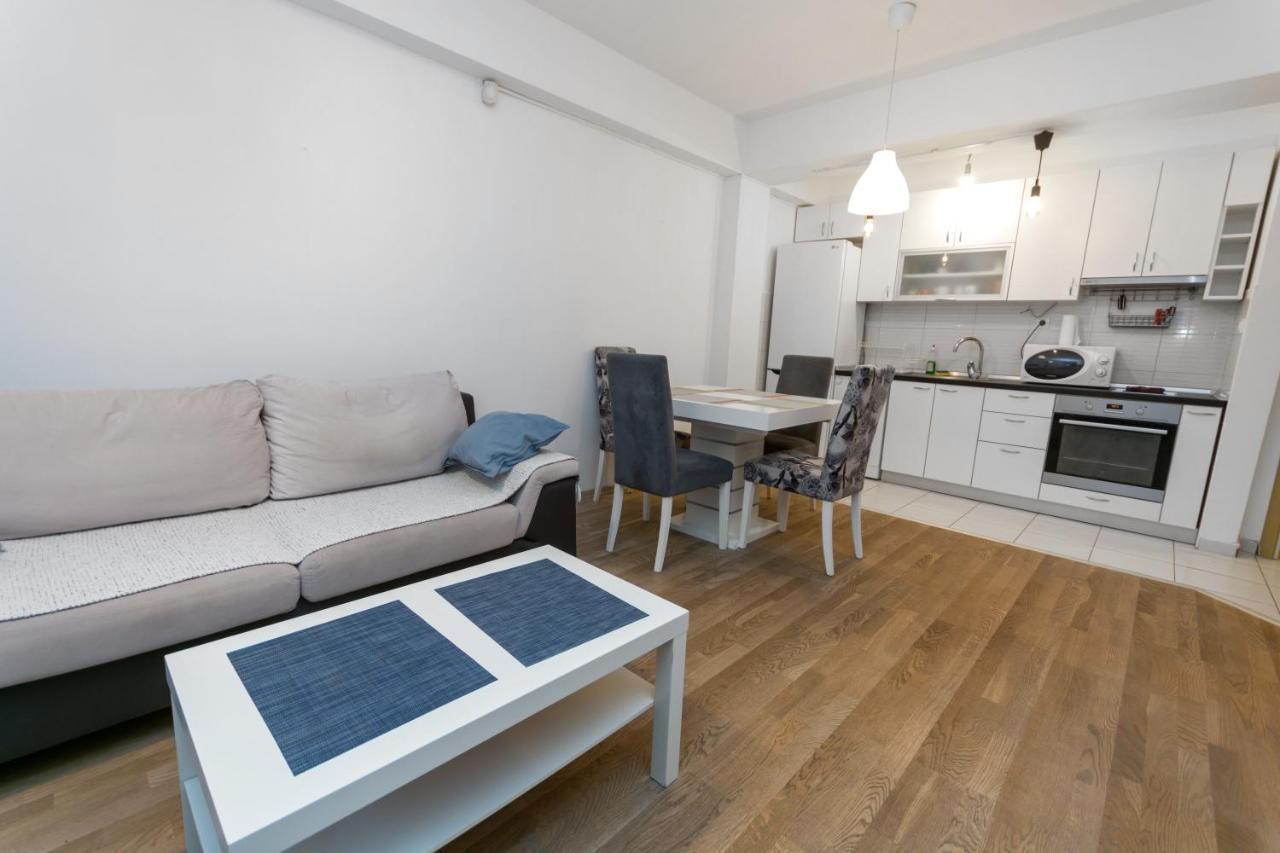 One Bedroom Apartment With Private Parking Skopie Exterior foto