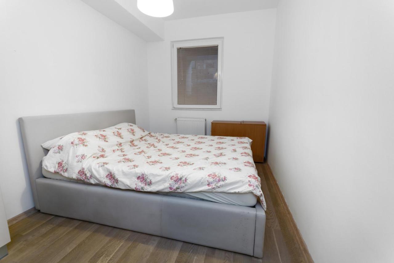 One Bedroom Apartment With Private Parking Skopie Exterior foto