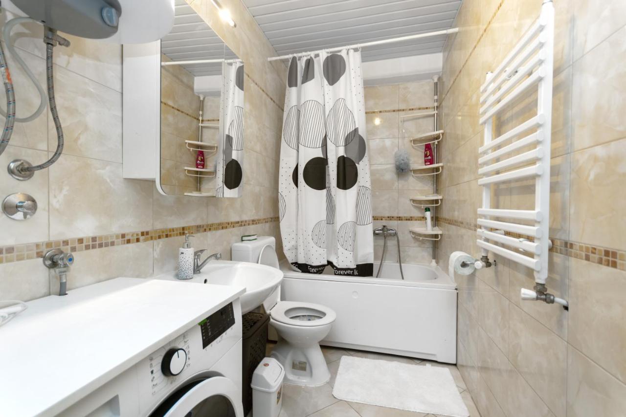 One Bedroom Apartment With Private Parking Skopie Exterior foto